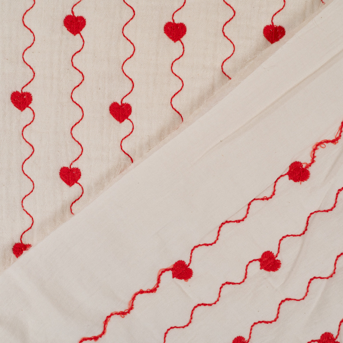 ikat-e-tissus-double-gaze-matelass-e-cru-c-urs-rouges image 5