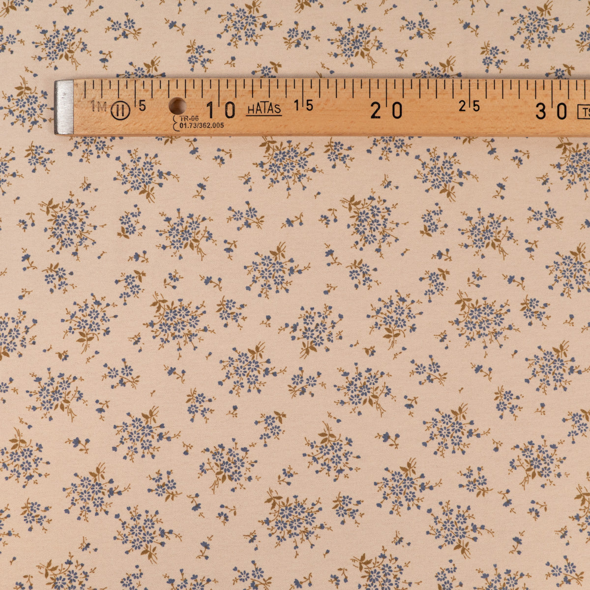 ikat-e-tissus-bouquets-de-gard-nias-tissu-flanelle-beige image 4