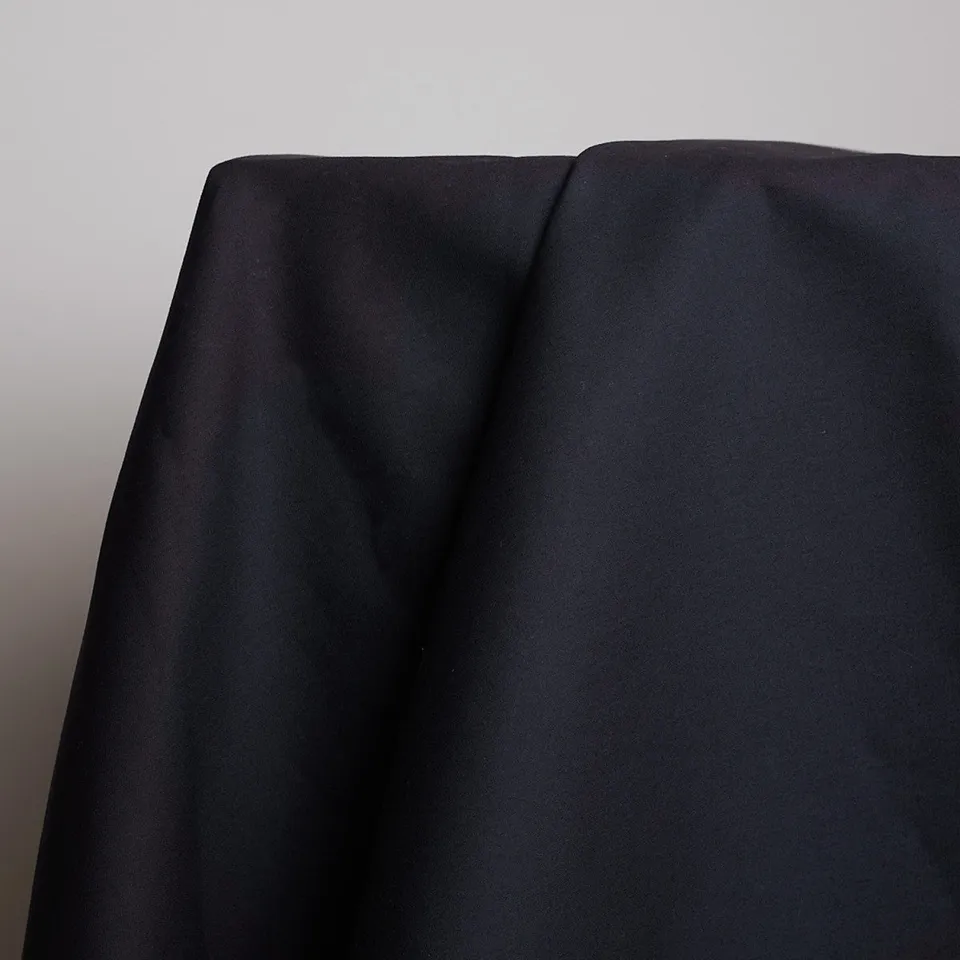 ikat-e-tissus-toile-d-perlante-deep-charcoal-noir-uni image 1