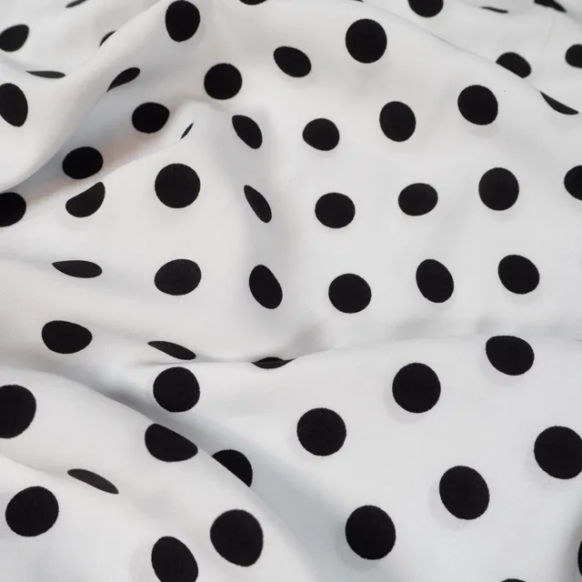 ikat-e-carmen-tissu-viscose-blanc-pois-noirs-au-m-tre image 1