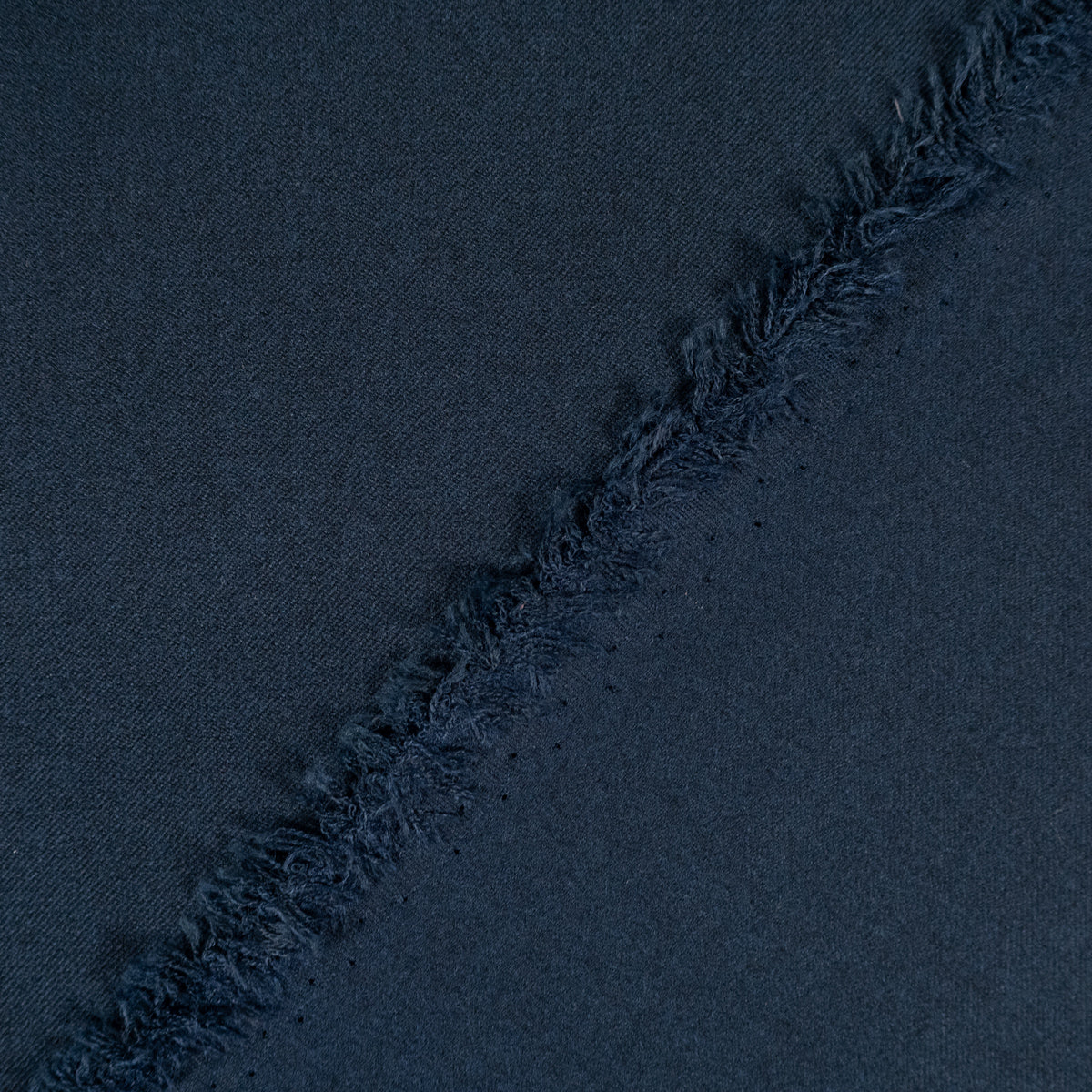 ikat-e-tissu-flanelle-viscose-marine-doux-au-m-tre image 3