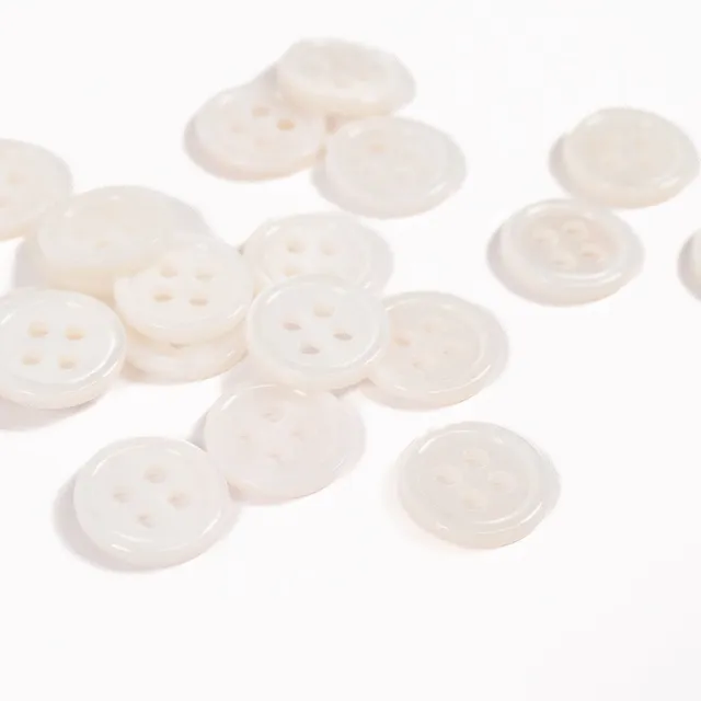 ikat-e-bouton-nacre-4-trous-blanc-cass-11-mm image 1