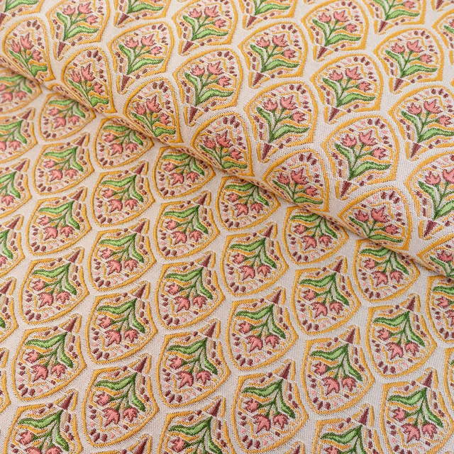 ikat-e-tissus-jacquard-fleurs-d-or-rose image 1
