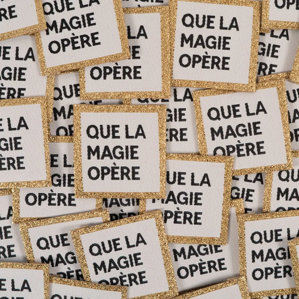ikatee-que-la-magie-op-re-tiquettes-tiss-es-x5-dor image 1