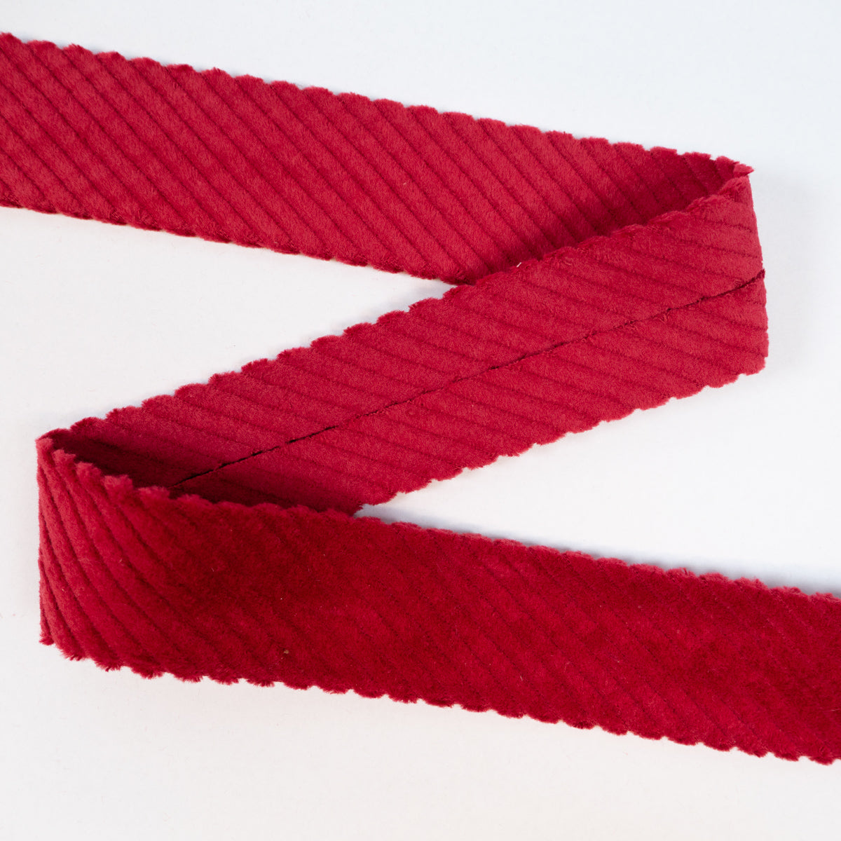 ikat-e-mercerie-biais-velours-c-tel-rouge image 1