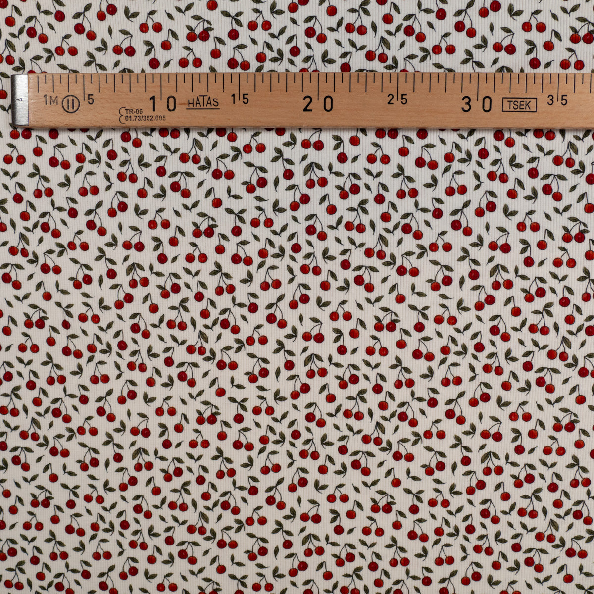 ikat-e-jersey-c-tel-tissu-cerises-cru-au-m-tre-coton image 4