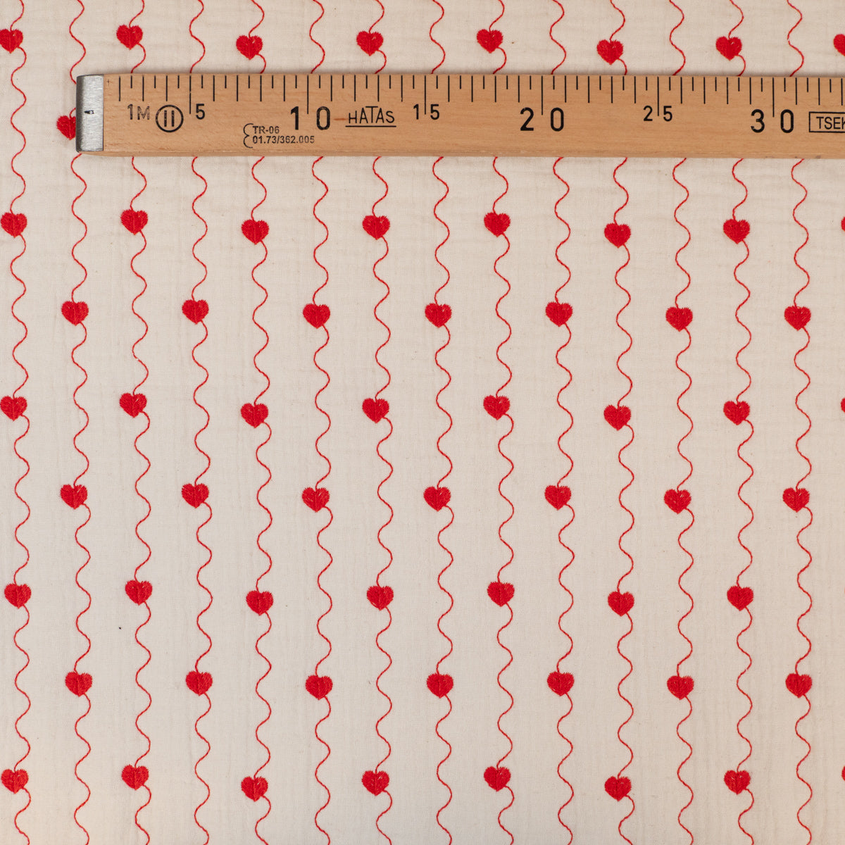ikat-e-tissus-double-gaze-matelass-e-cru-c-urs-rouges image 6