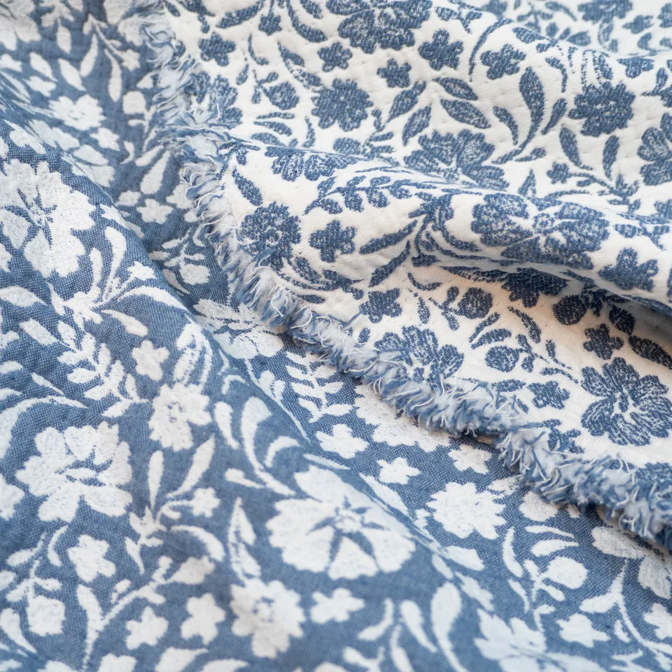 ikat-e-gallia-tissu-jacquard-r-versible-bleu-denim-cru-fleurs image 1