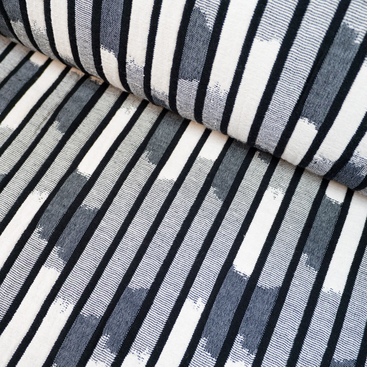 ikat-e-tissus-jacquard-r-versible-noir-denim-au-m-tre image 1