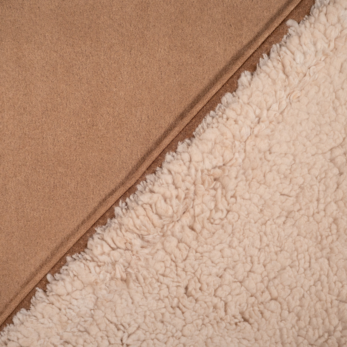 ikat-e-camel-su-dine-doubl-e-sherpa-unie-textur-e image 3