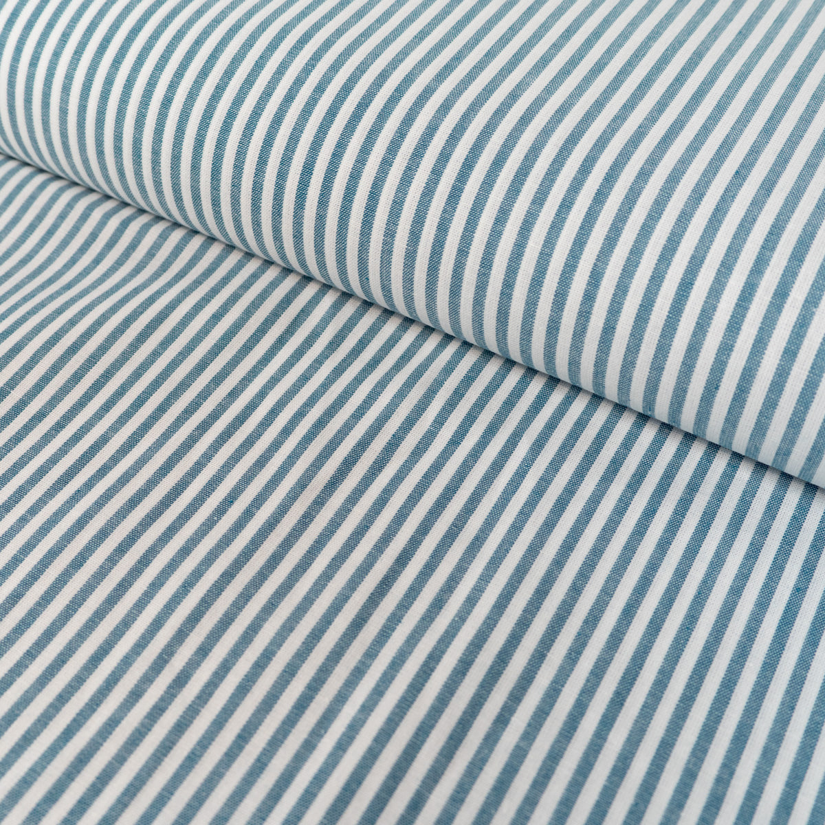 ikat-e-tissus-popeline-ray-e-p-trole-blanc image 1