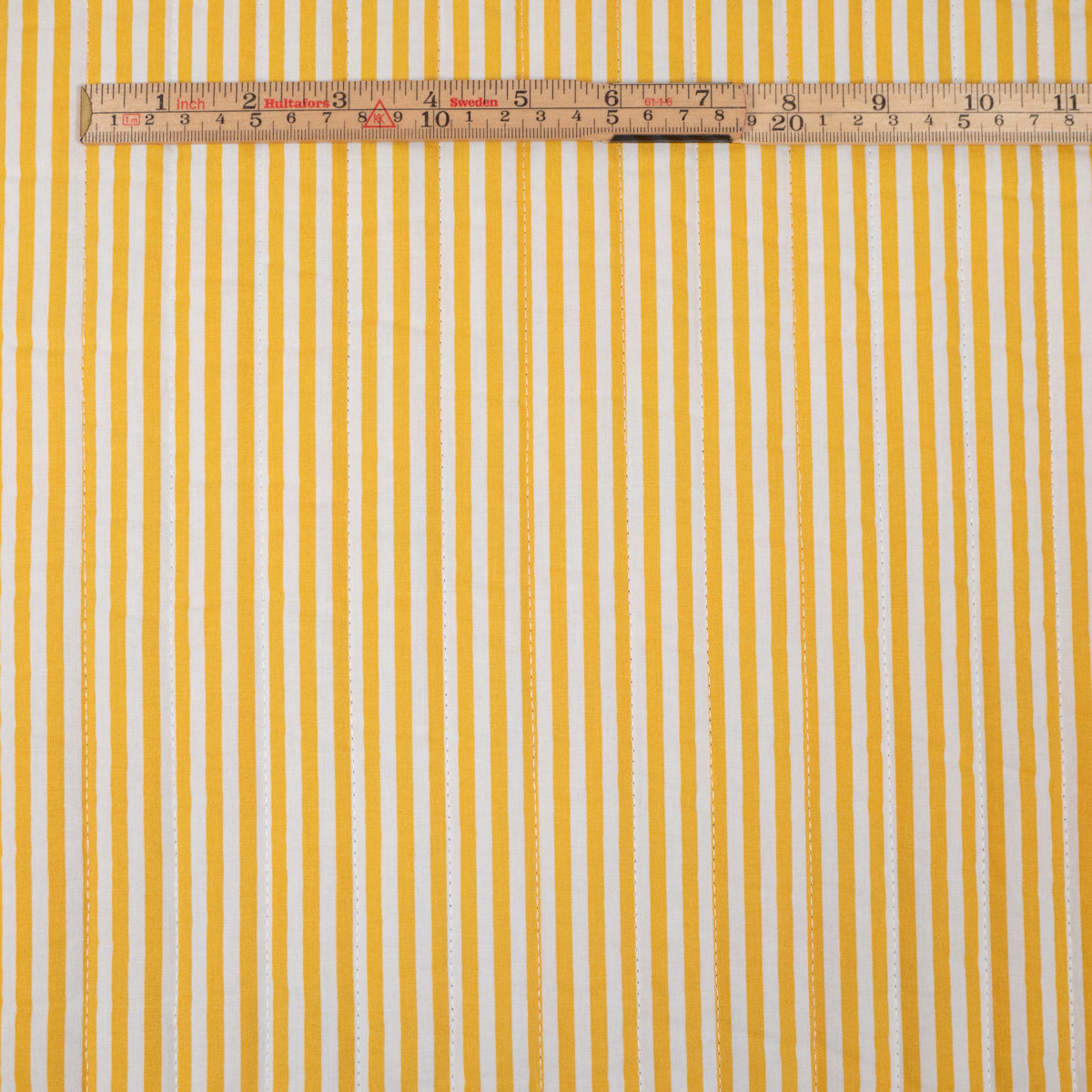 ikat-e-odalie-coupon-tissu-matelass-r-versible-rouge-25cm image 8