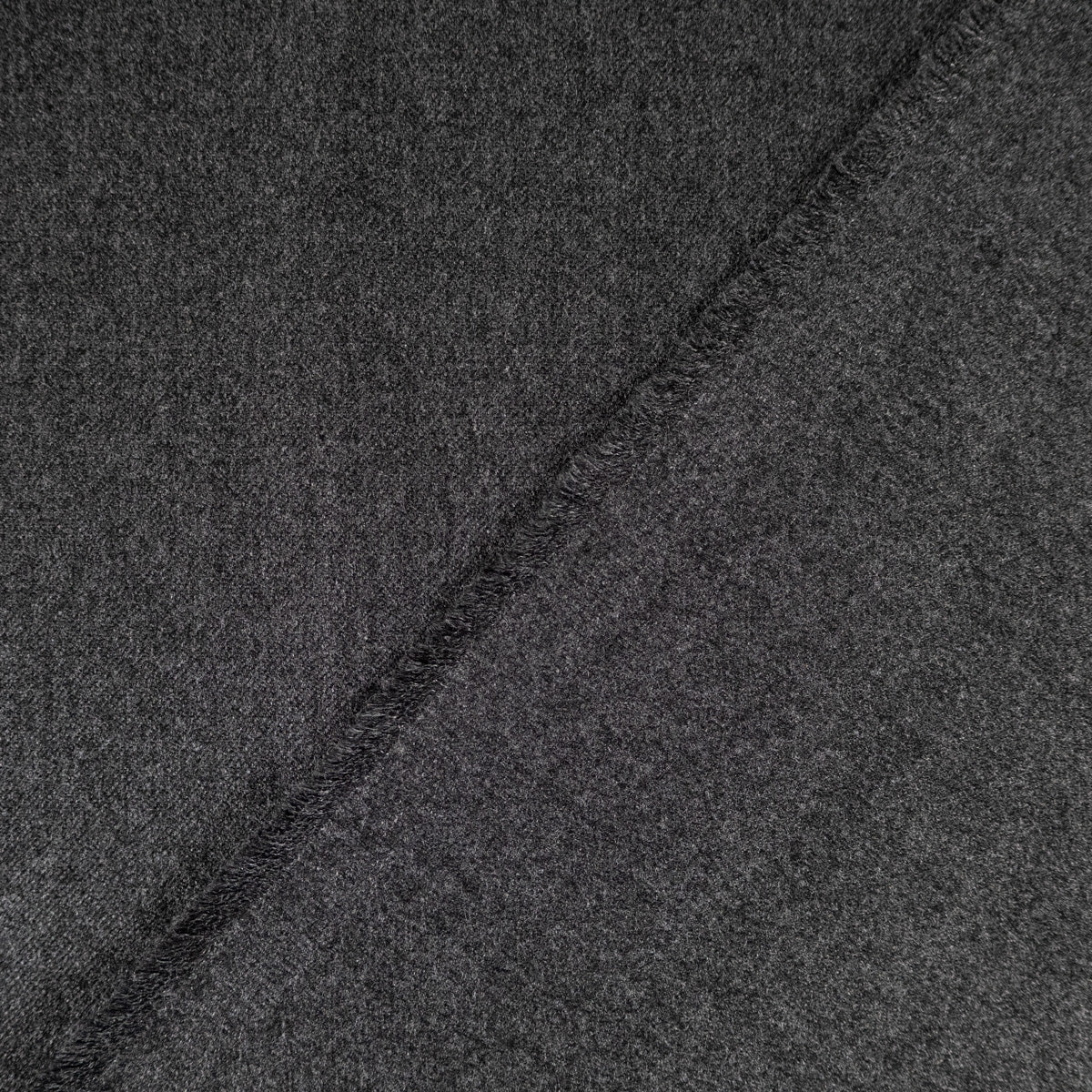 ikat-e-tissus-flanelle-tissu-viscose-gris-fonc-doux image 3