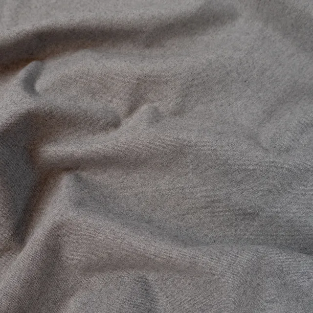 ikat-e-tissus-flanelle-de-viscose-tissu-gris-uni image 1