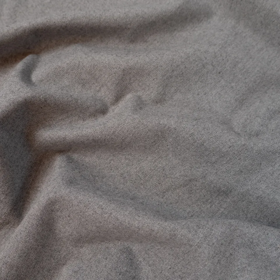 ikat-e-tissus-flanelle-de-viscose-tissu-gris-uni image 1