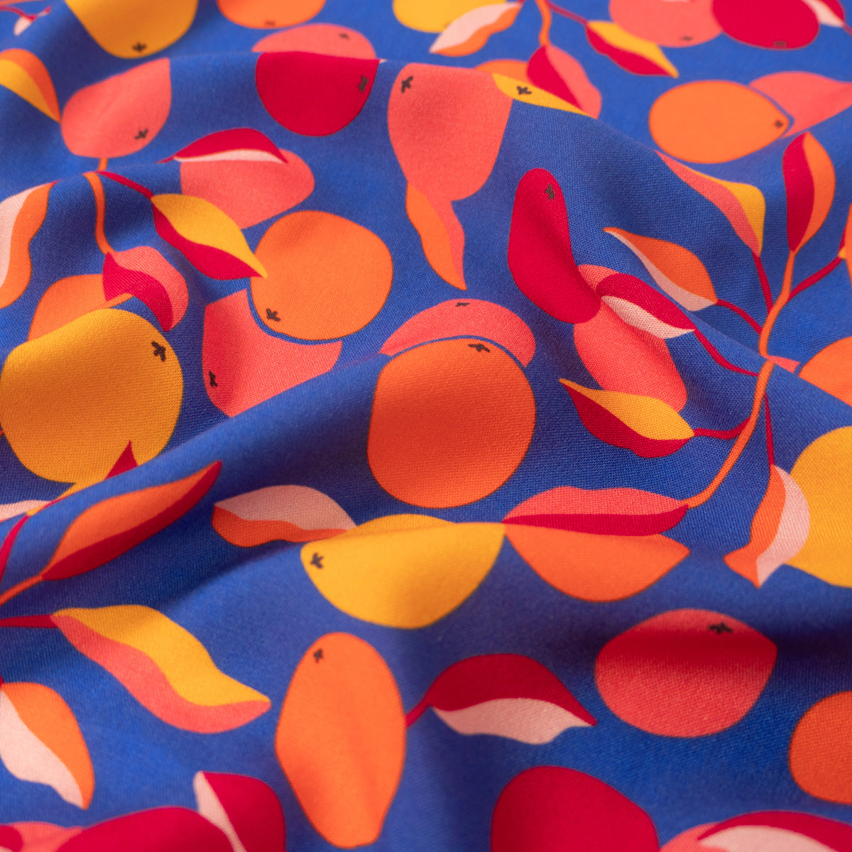 ikat-e-viscose-cocktail-outremer-coupon-50-cm-agrumes image 4