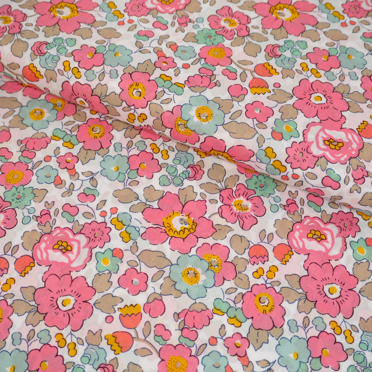 ikat-e-betsy-tissu-liberty-tana-lawn-rose-vert-fleurs image 3
