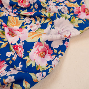 ikat-e-riviera-tissu-viscose-bleu-floral image 3