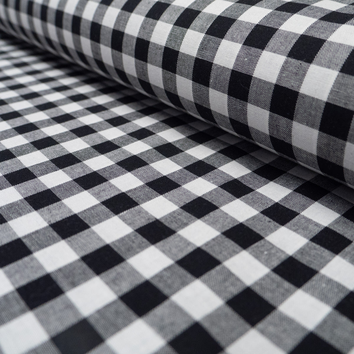 ikat-e-tissus-vichy-moyens-carreaux-noir-coton-9-mm image 1