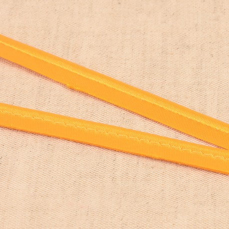 ikat-e-tissus-passepoil-satin-jaune-dor-10-mm-au-m-tre image 1