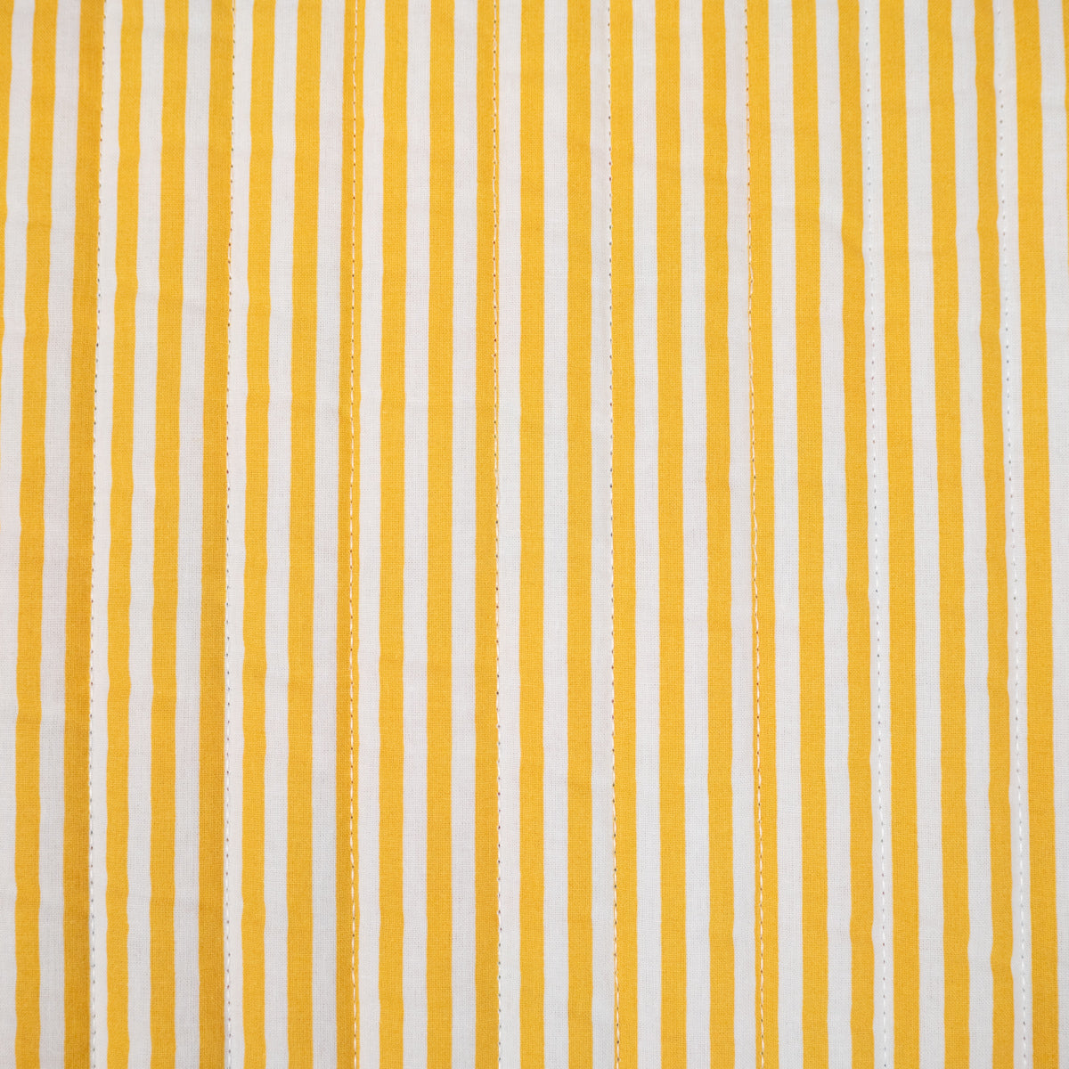 ikat-e-odalie-coupon-tissu-matelass-r-versible-rouge-25cm image 7