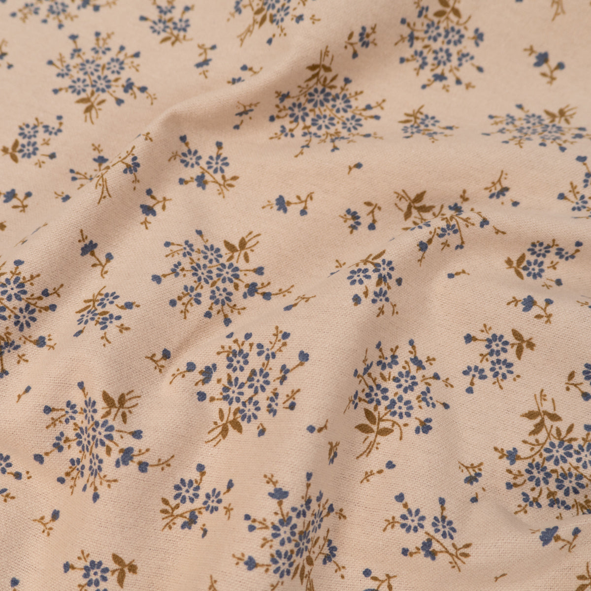 ikat-e-tissus-bouquets-de-gard-nias-tissu-flanelle-beige image 6
