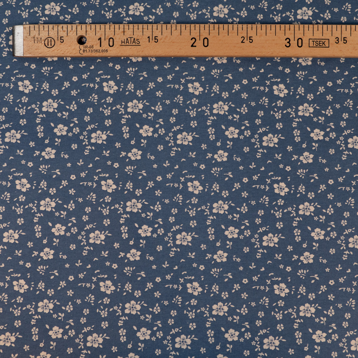 ikat-e-tissus-gard-nias-tissu-flanelle-bleu-fleurs image 4
